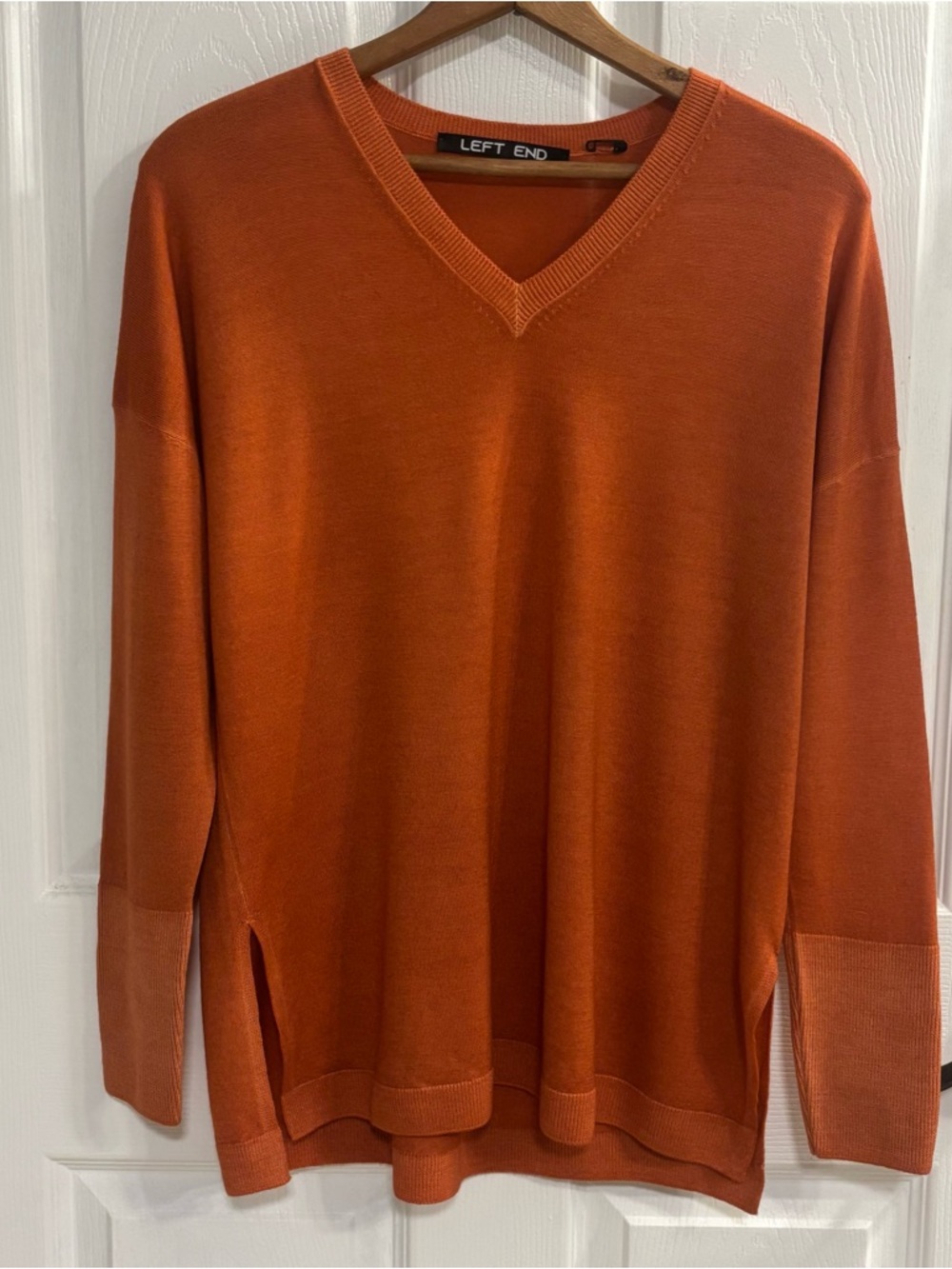 Left End Italy 100% Virgin Wool Sweater Women M/L Rust V Neck Knit NWOT
